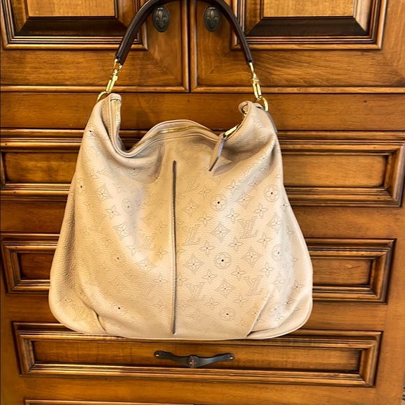 Louis Vuitton Selene bag.  Great condition. Neutral color. - Picture 1 of 5